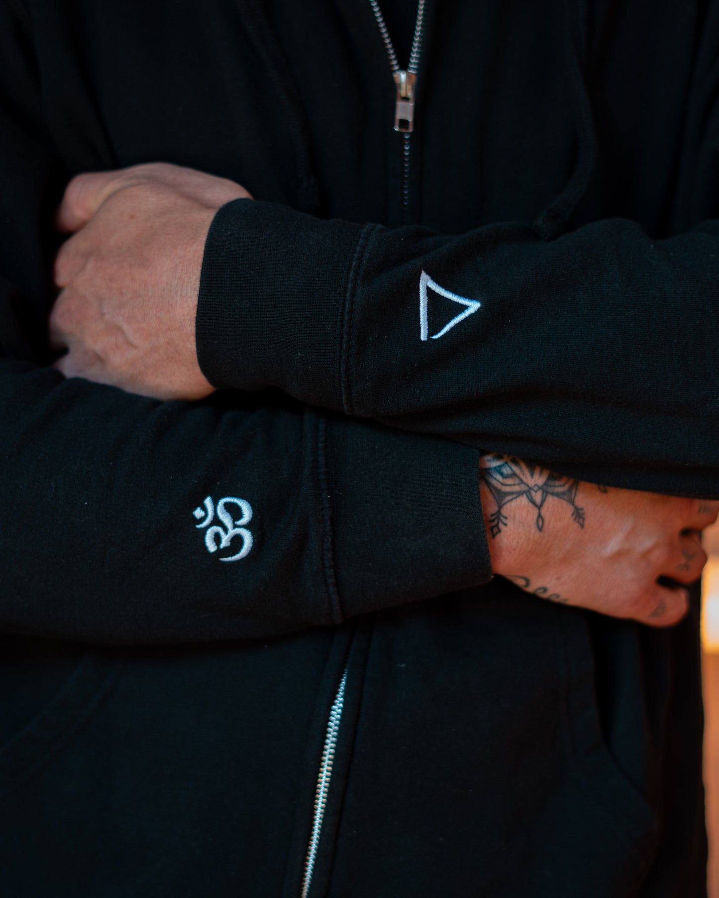 OM TRIANGLE ZIPPER HOODIE