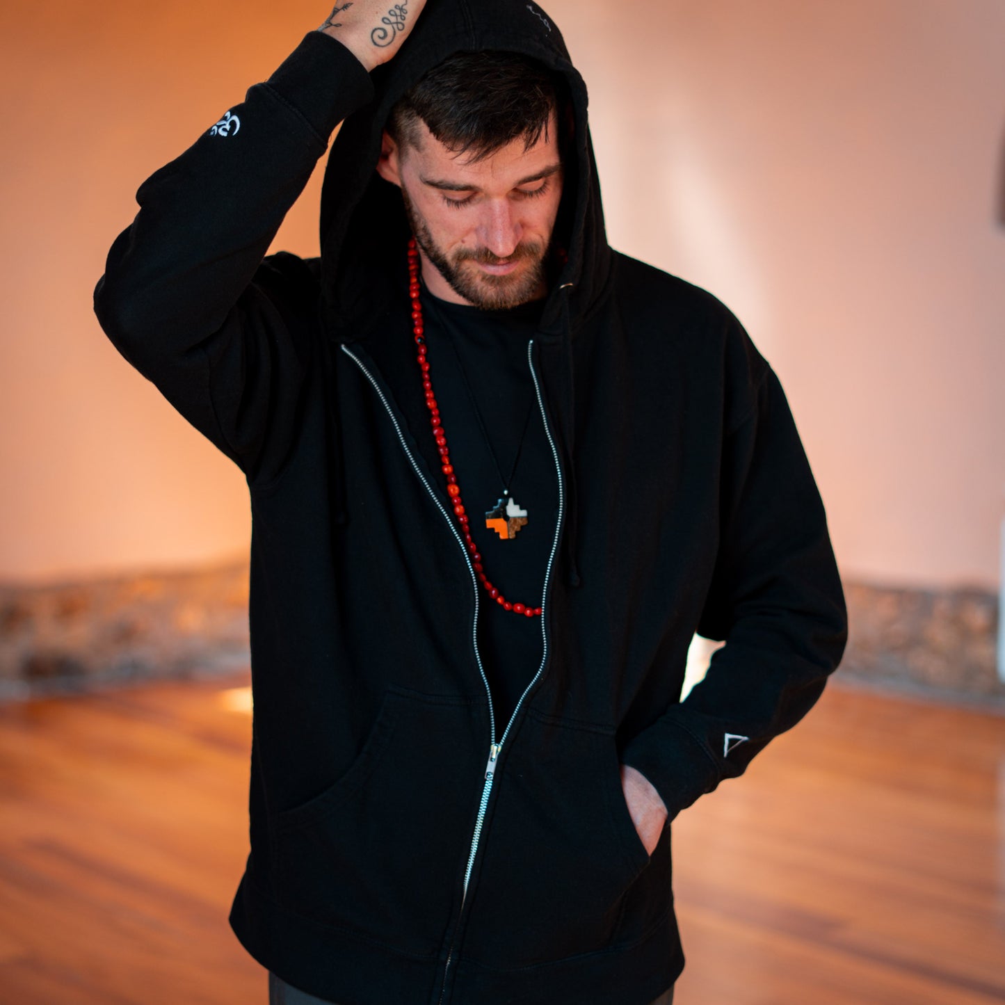 OM TRIANGLE ZIPPER HOODIE