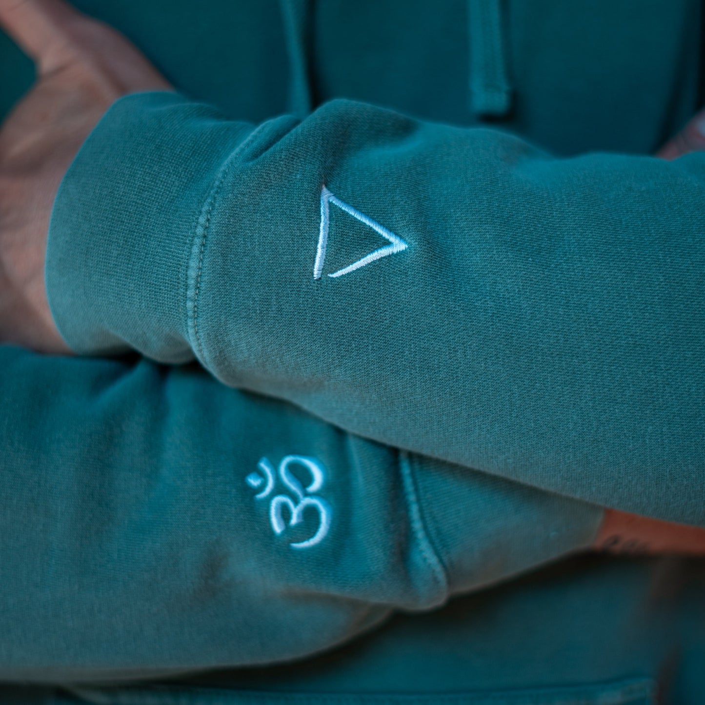 OM TRIANGLE HOODIE WASHED LOOK