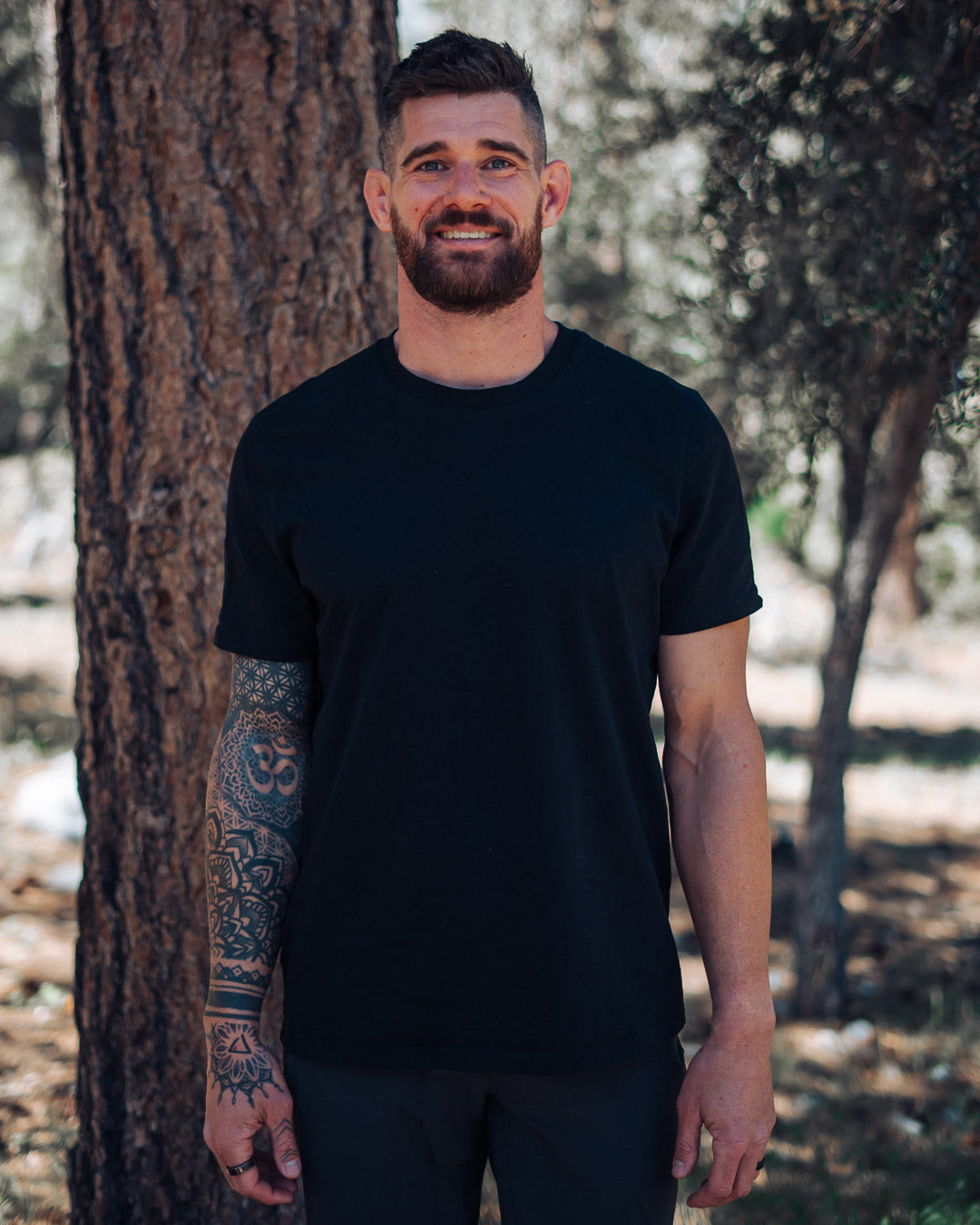 ESSENTIAL TEE BLACK